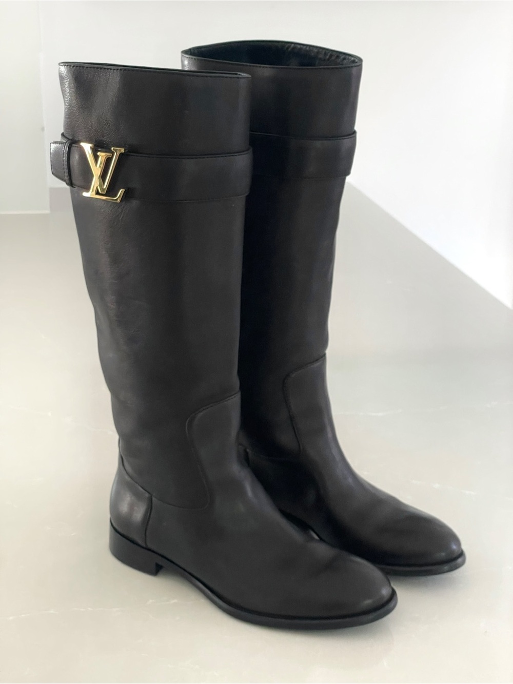 Louis Vuitton Héritage Riding Boots Black Leather LV Initiales Buckle - Picture 2 of 10